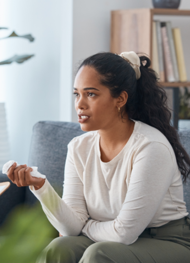 Person speaking with therapist at a heroin addiction treatment session