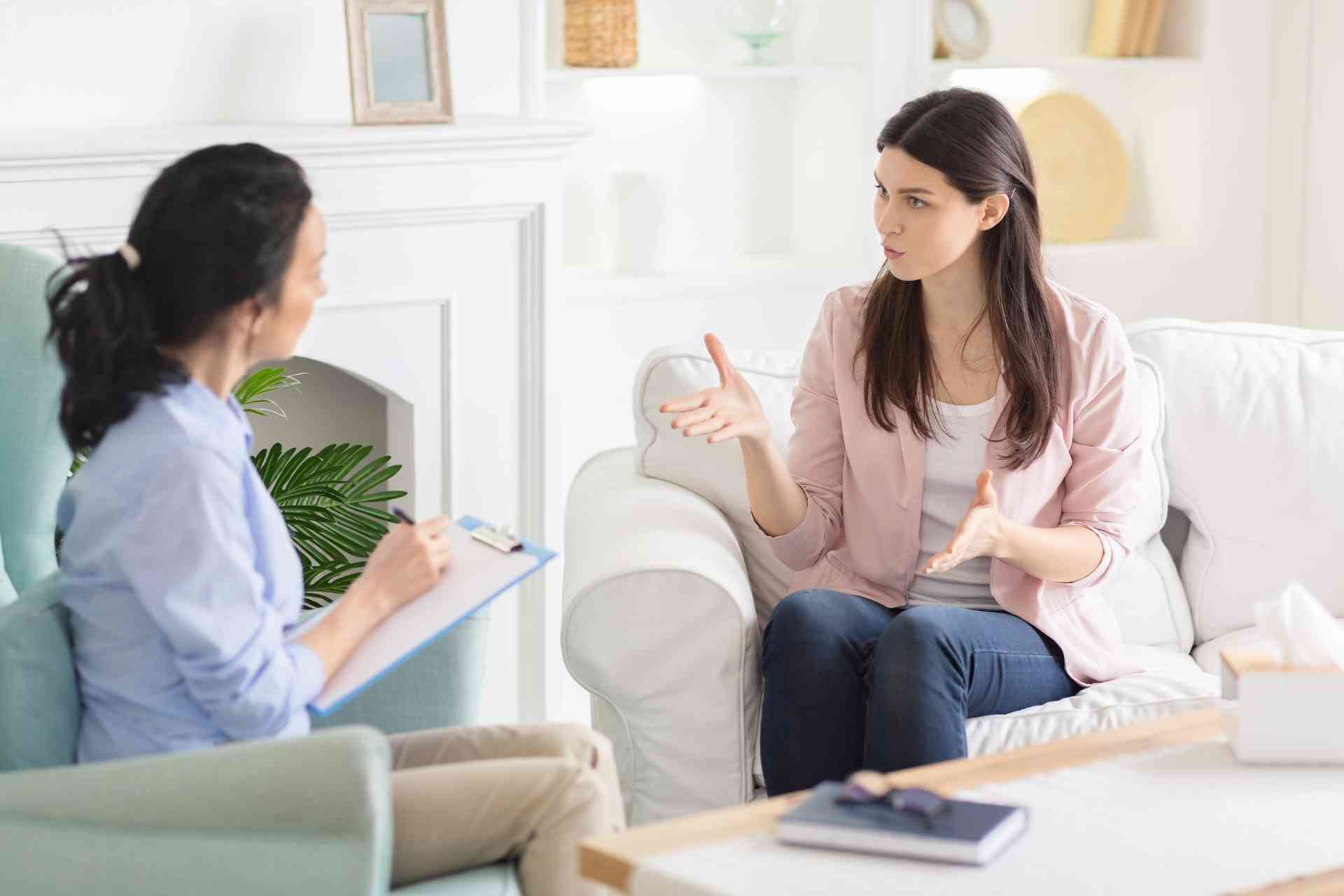 Woman speaking with a therapist during an addiction recovery consultatio